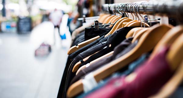 OnSpot Solutions for Retail - Clothes hanging on Rack